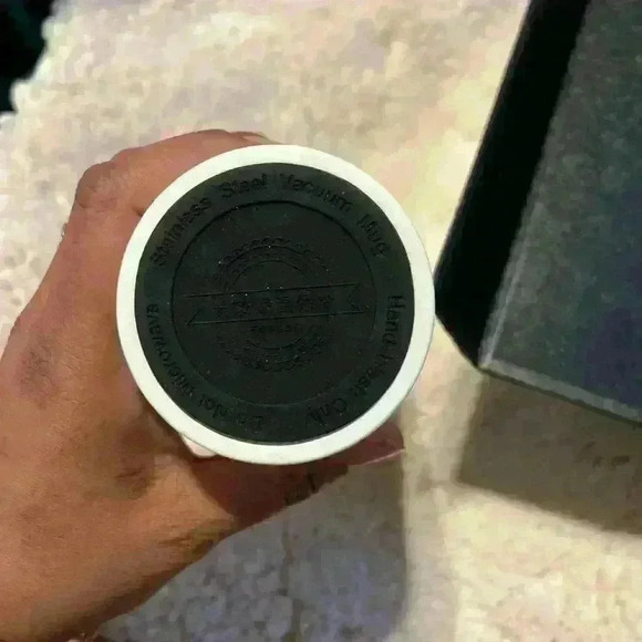 White luxury stainless steel Tumbler/cup, brand new in box - Picture 8 of 8